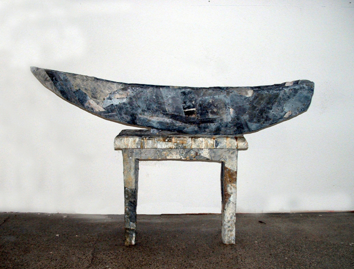 Skulptur zum Thema Boote und Meer