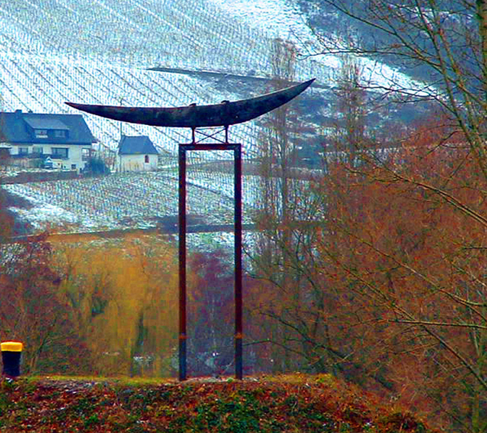 Holzskulptur aus der Kategorie Arbeiten im öffentlichem Raum des Künstlers Jan Schröder