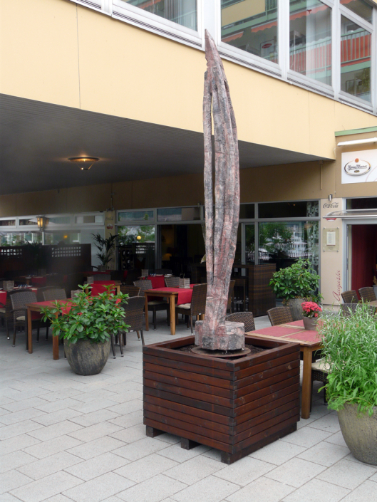Holzskulptur aus der Kategorie Arbeiten im öffentlichem Raum des Künstlers Jan Schröder