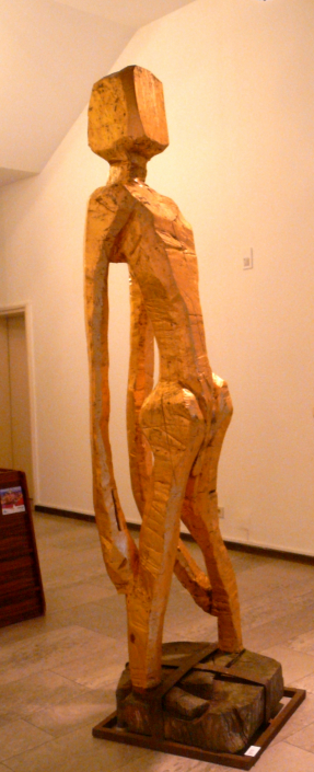 Holzskulptur des Bildhauers Jan Schröder
